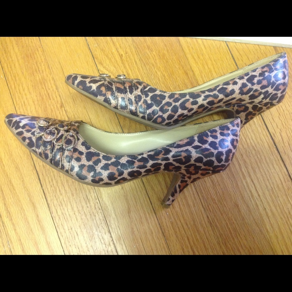 Leopard Pumps - Picture 3 of 3